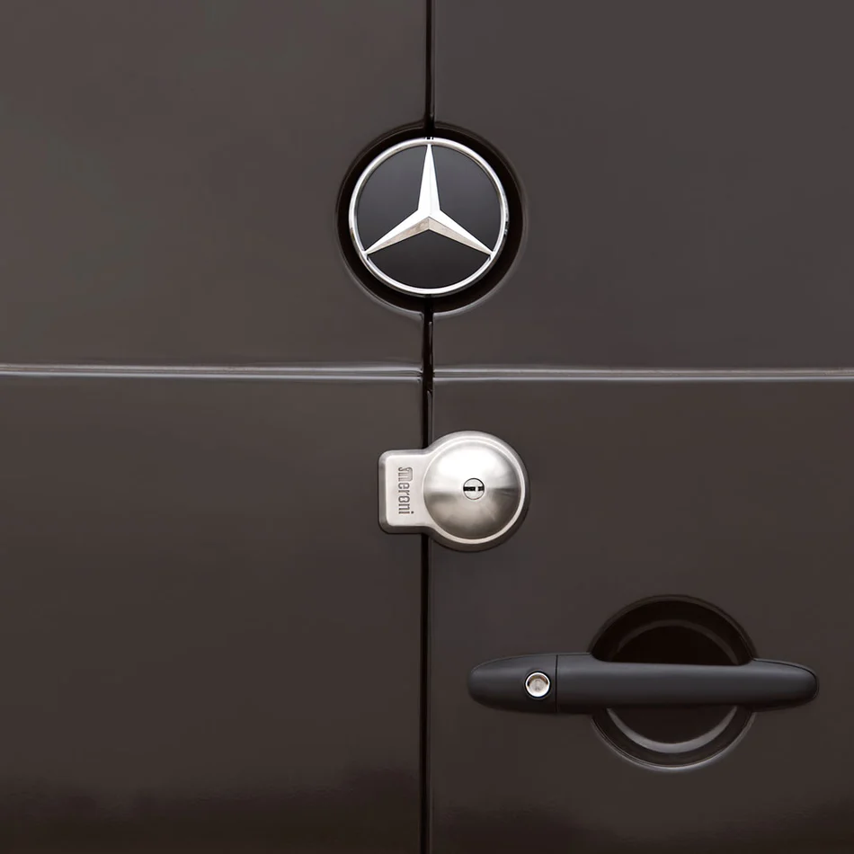 Serrature per veicoli professionali: tecnologia italiana per la tua sicurezza